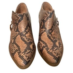 Chelsea & Violet Booties Womens 6.5 Tan Black Snakeskin Print Ankle Boots